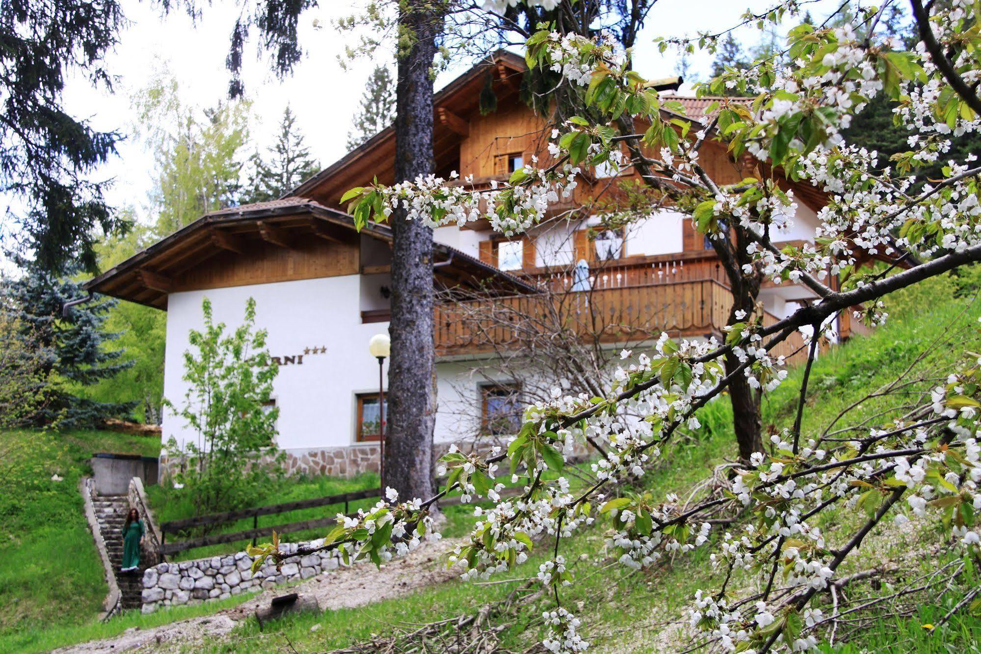 Garni Biancaneve Ruffre-Mendola Buitenkant foto